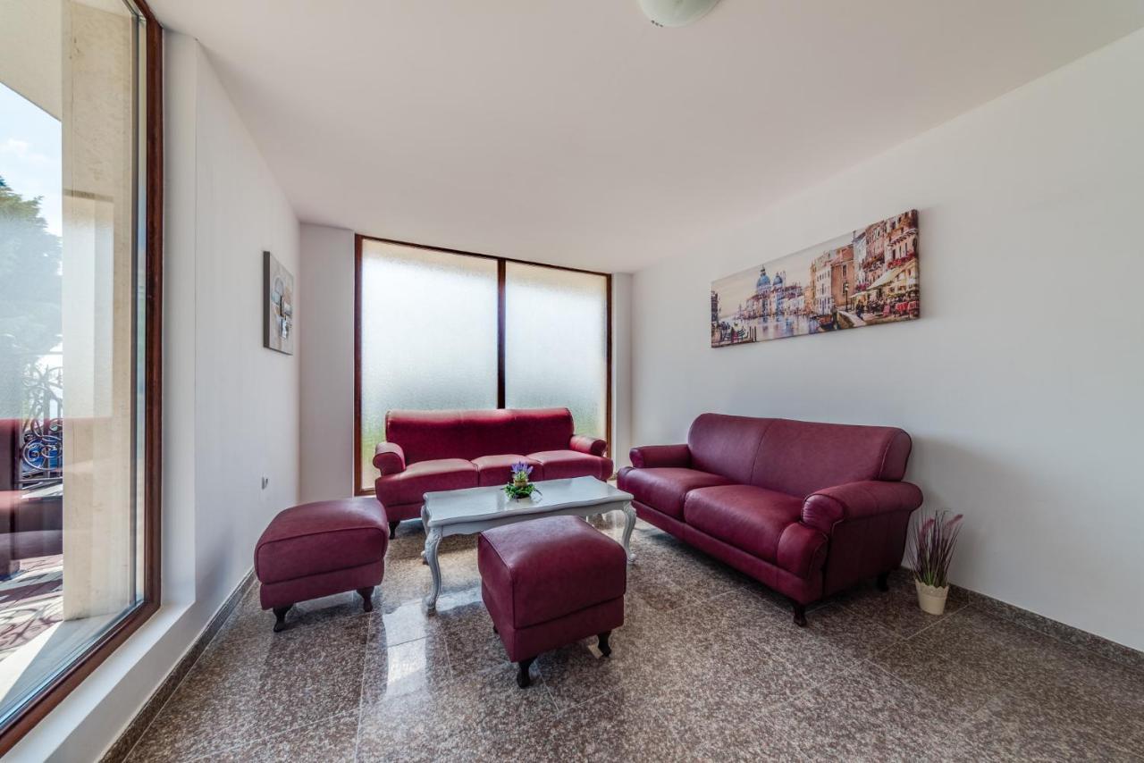 Apartcomplex Golden Bay Ravda Eksteriør bilde