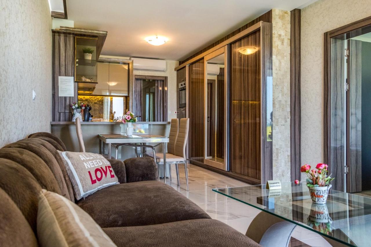 Apartcomplex Golden Bay Ravda Eksteriør bilde